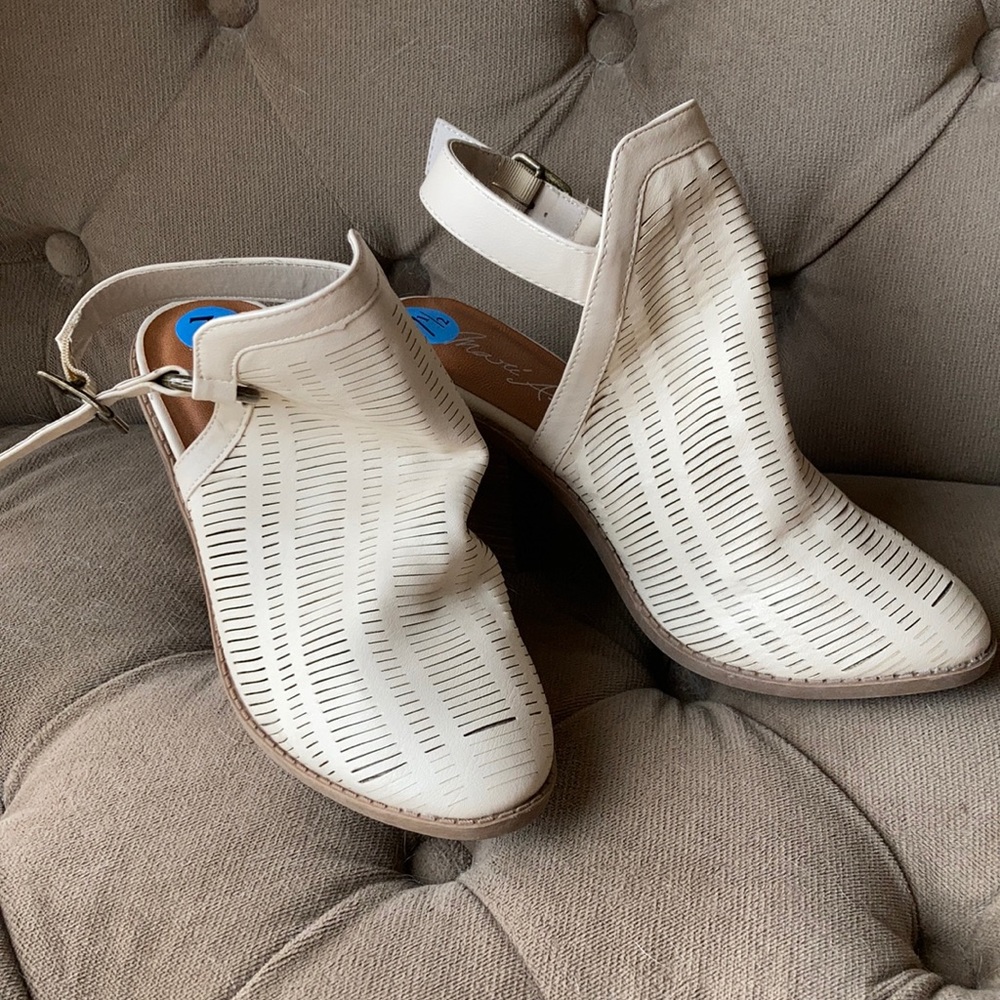 Mari A. Size 7.5, casual cream mules with 3.75” block heel.